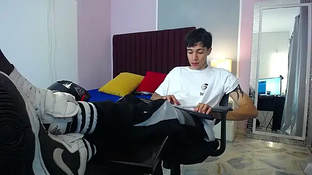 Snapshot of Zacktk7 chatting on 2, 1, 2025 Zacktk7 online show from 2, 1, 2025