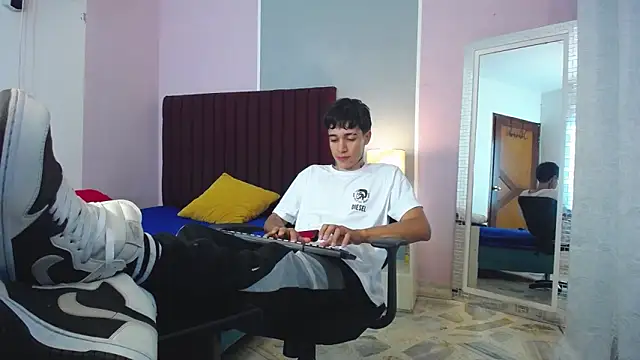 Snapshot of Zacktk7 chatting on 2, 1, 2025 Zacktk7 online show from 2, 1, 2025