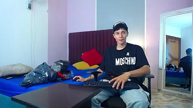 Snapshot of Zacktk7 chatting on 4, 1, 2025 Zacktk7 online show from 4, 1, 2025