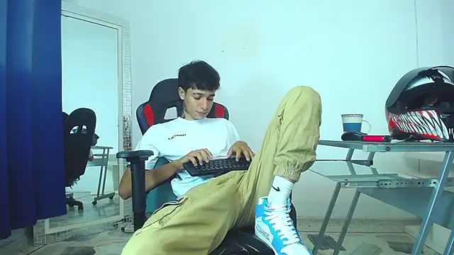 Snapshot of Zacktk7 chatting on 7, 1, 2025 Zacktk7 online show from 7, 1, 2025