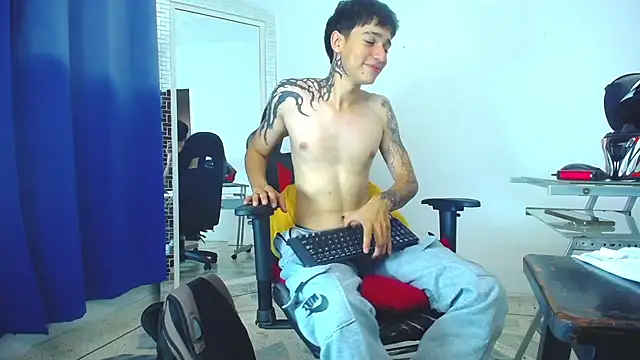 Snapshot of Zacktk7 chatting on 9, 1, 2025 Zacktk7 online show from 9, 1, 2025