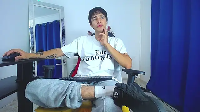 Snapshot of Zacktk7 chatting on 1, 2, 2025 Zacktk7 online show from 1, 2, 2025