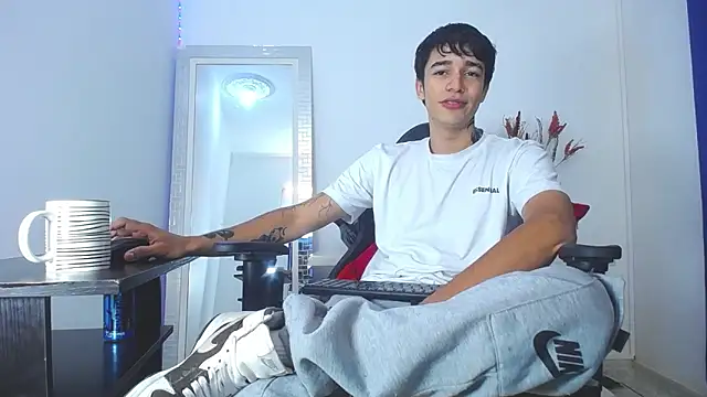 Snapshot of Zacktk7 chatting on 4, 2, 2025 Zacktk7 online show from 4, 2, 2025