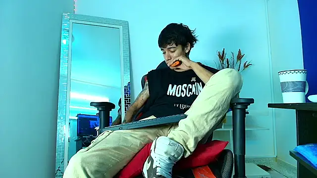 Snapshot of Zacktk7 chatting on 10, 2, 2025 Zacktk7 online show from 10, 2, 2025