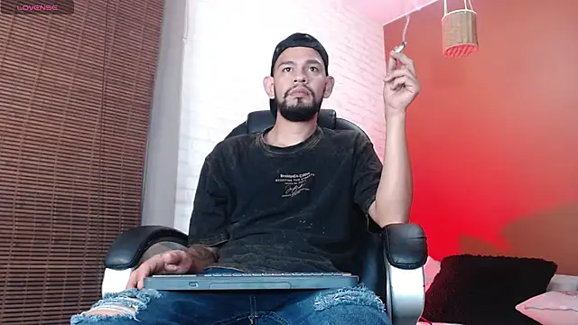 Snapshot of Bedobigcock chatting on 2, 2, 2025 Bedobigcock online show from 2, 2, 2025