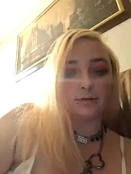 Snapshot of IzanamiNova chatting on 4, 12, 2024 IzanamiNova online show from 4, 12, 2024