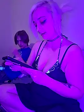 Snapshot of IzanamiNova chatting on 28, 1, 2025 IzanamiNova online show from 28, 1, 2025