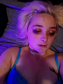 Snapshot of IzanamiNova chatting on 3, 2, 2025 IzanamiNova online show from 3, 2, 2025