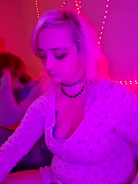 Snapshot of IzanamiNova chatting on 12, 2, 2025 IzanamiNova online show from 12, 2, 2025