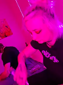 Snapshot of IzanamiNova chatting on 15, 2, 2025 IzanamiNova online show from 15, 2, 2025