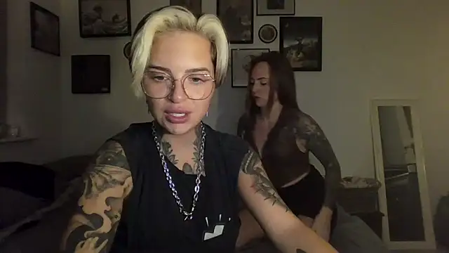 Snapshot of Alexandersonxo chatting on 10, 10, 2025 Alexandersonxo online show from 10, 10, 2025