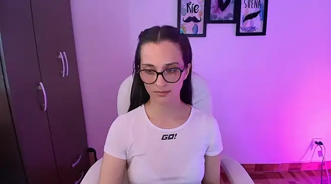 Snapshot of mariaan_m_ chatting on 6, 3, 2025 mariaan m  online show from 6, 3, 2025