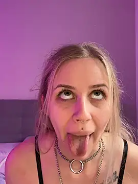 lunawolf21 online show from 9, 2, 2025