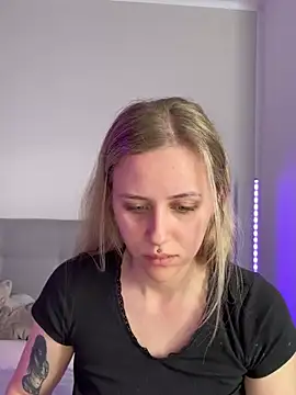 lunawolf21 online show from 3, 3, 2025