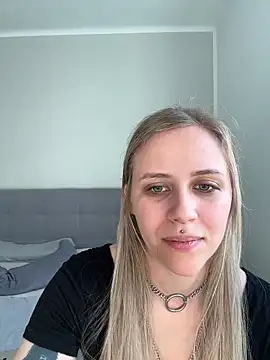 lunawolf21 online show from 4, 3, 2025