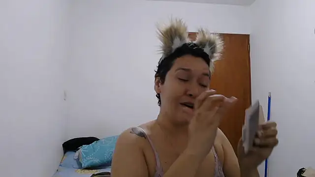 luxandracon23 online show from 4, 2, 2026