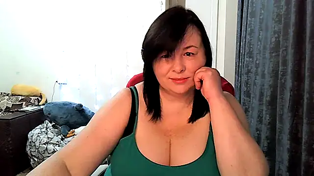 Snapshot of EmiliaLooo chatting on 12, 1, 2026 EmiliaLooo online show from 12, 1, 2026