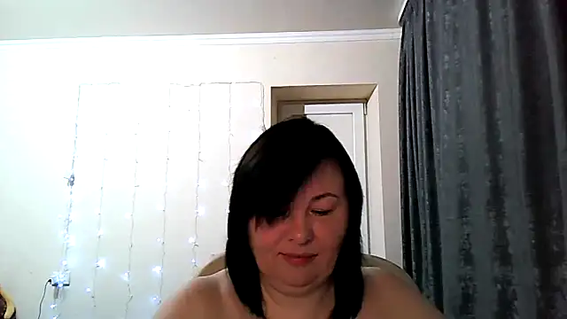 Snapshot of EmiliaLooo chatting on 27, 2, 2026 EmiliaLooo online show from 27, 2, 2026