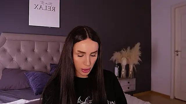 Snapshot of Kim_Oberlin_ chatting on 4, 12, 2025 Kim Oberlin online show from 4, 12, 2025