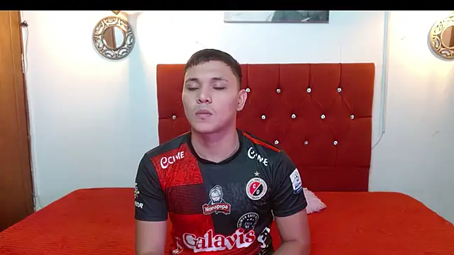 couple lovelyds online show from 12, 3, 2025