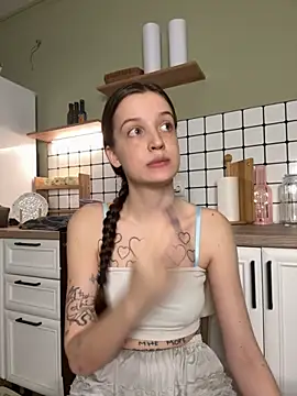 Snapshot of Sweet_Evva chatting on 4, 12, 2025 Sweet Evva online show from 4, 12, 2025