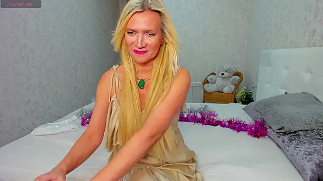 Luna  Lewis online show from 27, 12, 2024