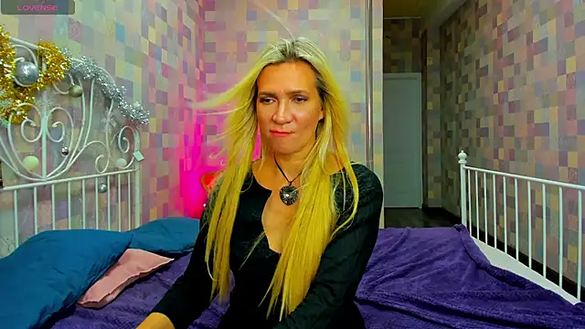 Luna  Lewis online show from 7, 1, 2025