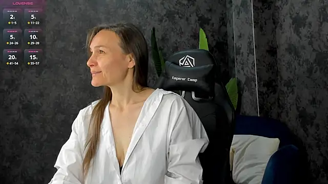 Lillian White online show from 10, 10, 2025