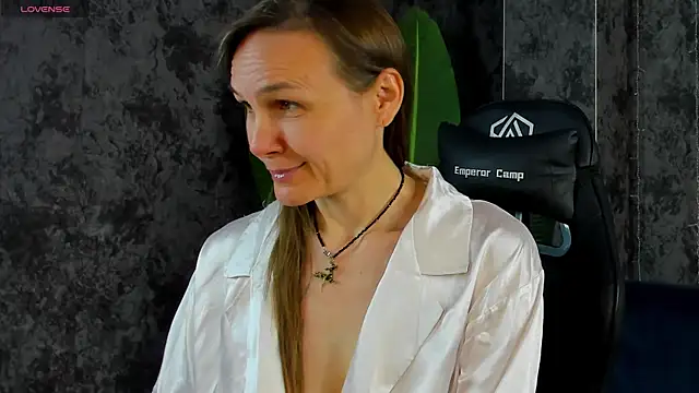 Snapshot of Lillian_White chatting on 17, 5, 2026 Lillian White online show from 17, 5, 2026