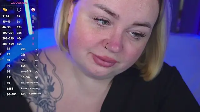 ZaraReignn online show from 16, 12, 2025