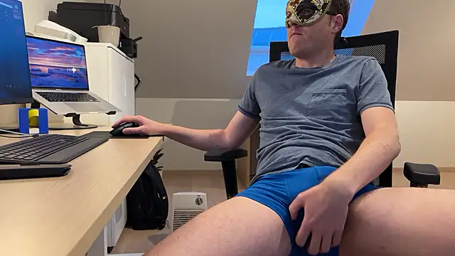 Snapshot of ikbeneendikkelul chatting on 5, 12, 2024 ikbeneendikkelul online show from 5, 12, 2024