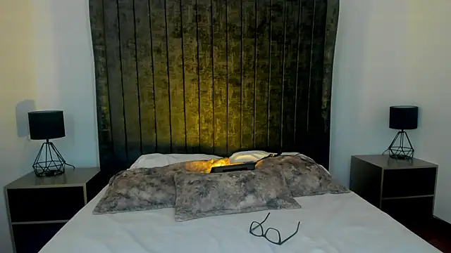 NataGarcia online show from 7, 3, 2025