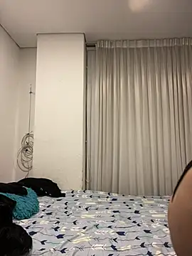 girl anni online show from 1, 3, 2025