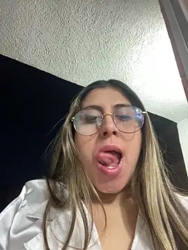 girl anni online show from 7, 10, 2025