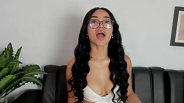 Mia petite01 online show from 25, 9, 2025