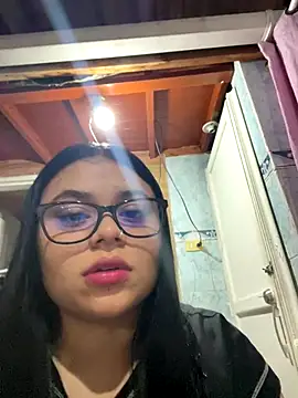 alissonfernandez  online show from 7, 10, 2025