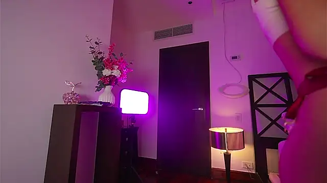 Snapshot of LunaMystyque chatting on 11, 9, 2025 LunaMystyque online show from 11, 9, 2025