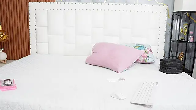 hornybarelylegalgirl online show from 19, 5, 2026