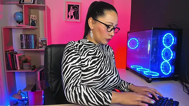 Sue Wolls online show from 6, 1, 2025