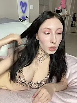 Snapshot of your_Roxy chatting on 7, 12, 2024 your Roxy online show from 7, 12, 2024