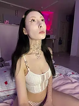 Snapshot of your_Roxy chatting on 12, 1, 2025 your Roxy online show from 12, 1, 2025