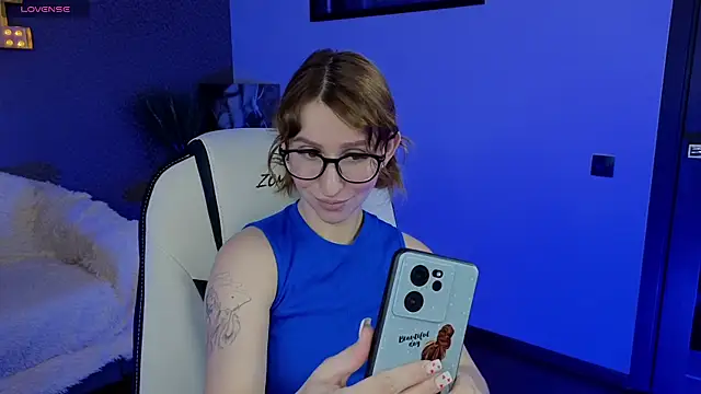 Snapshot of AliceBYKiss chatting on 14, 3, 2025 AliceBYKiss online show from 14, 3, 2025