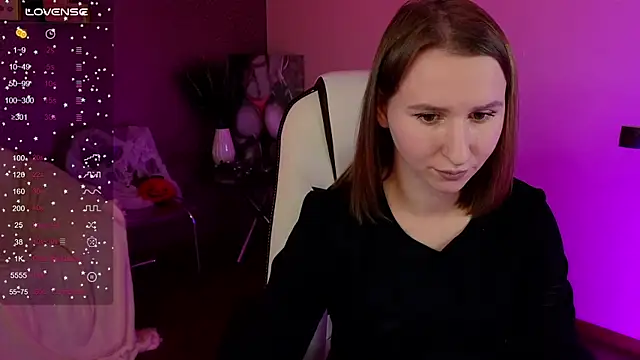 Snapshot of AliceBYKiss chatting on 8, 11, 2025 AliceBYKiss online show from 8, 11, 2025