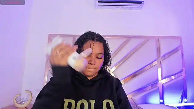 Snapshot of Carolina_Evanss chatting on 16, 9, 2025 Carolina Evanss online show from 16, 9, 2025