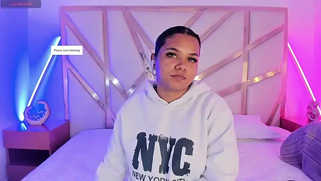 Snapshot of Carolina_Evanss chatting on 1, 11, 2025 Carolina Evanss online show from 1, 11, 2025