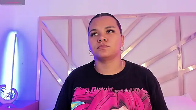 Snapshot of Carolina_Evanss chatting on 18, 11, 2025 Carolina Evanss online show from 18, 11, 2025