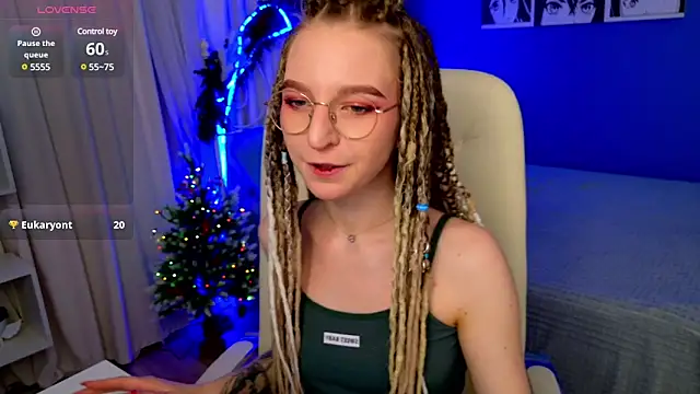 Snapshot of VioletShine chatting on 24, 12, 2024 VioletShine online show from 24, 12, 2024