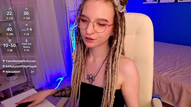 Snapshot of VioletShine chatting on 12, 1, 2025 VioletShine online show from 12, 1, 2025