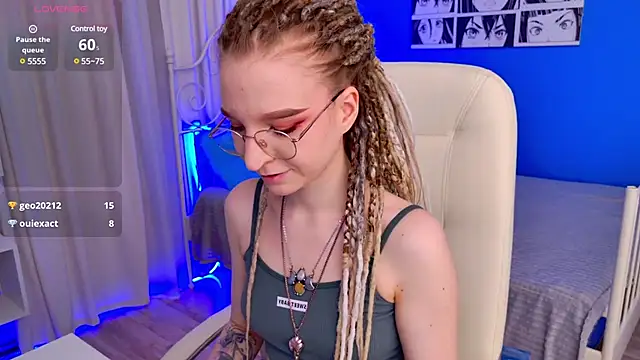 Snapshot of VioletShine chatting on 13, 3, 2025 VioletShine online show from 13, 3, 2025
