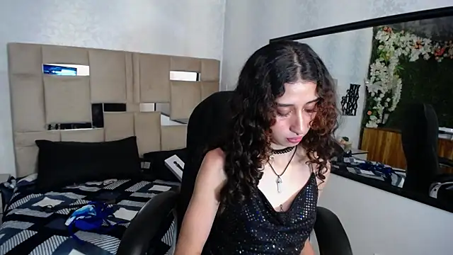 Queenjenn   online show from 14, 1, 2025